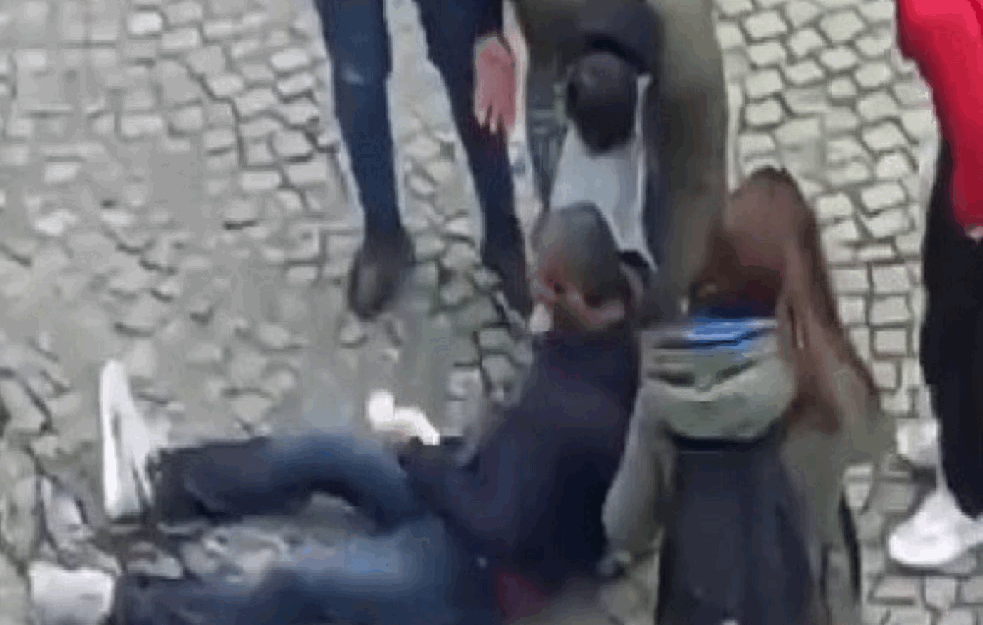 UŽAS NA ZELENOM VENCU: Migranti PREBILI MUŠKARCA, a zatim pobegli (VIDEO)